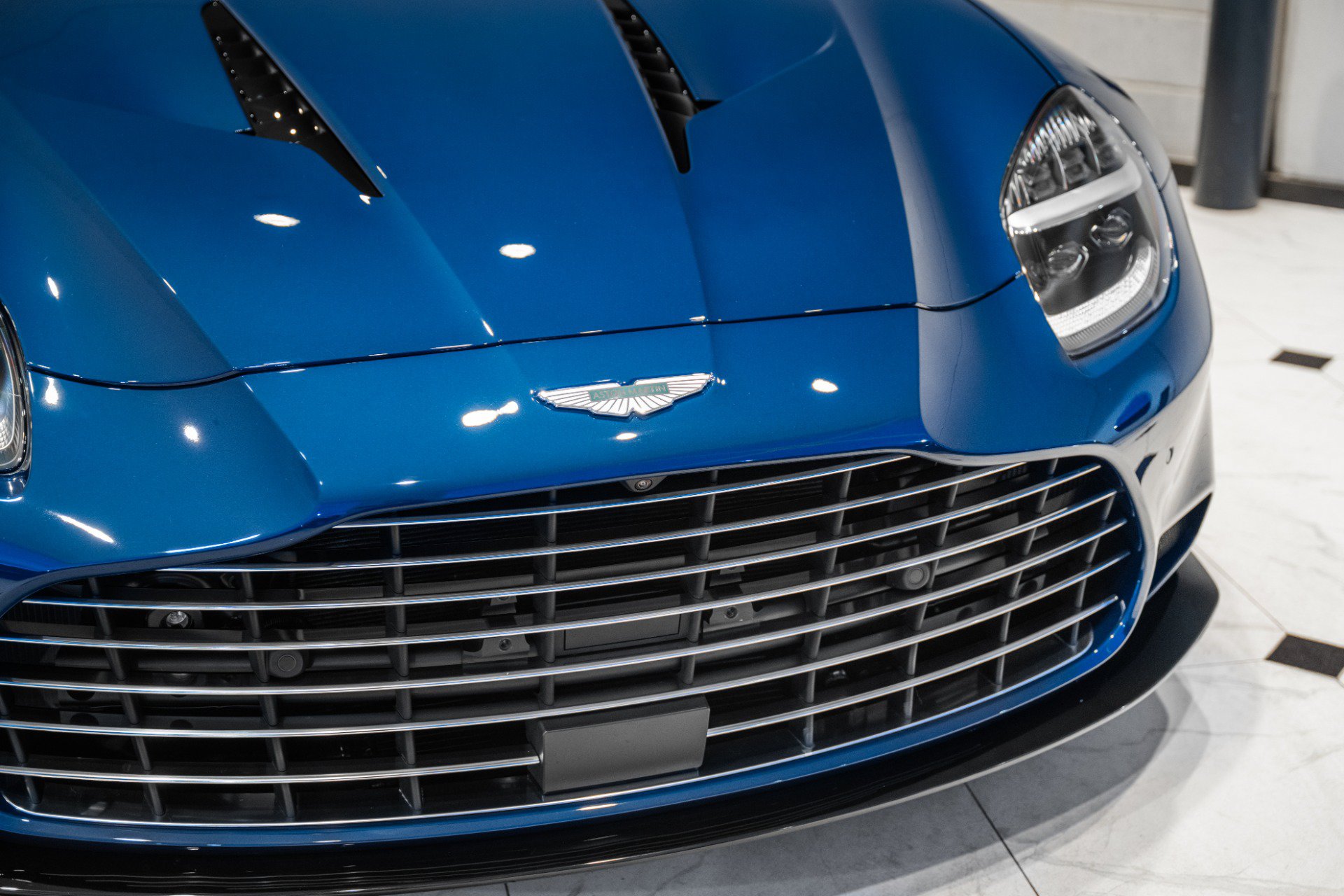 New 2025 Aston Martin Vanquish RWD image 47