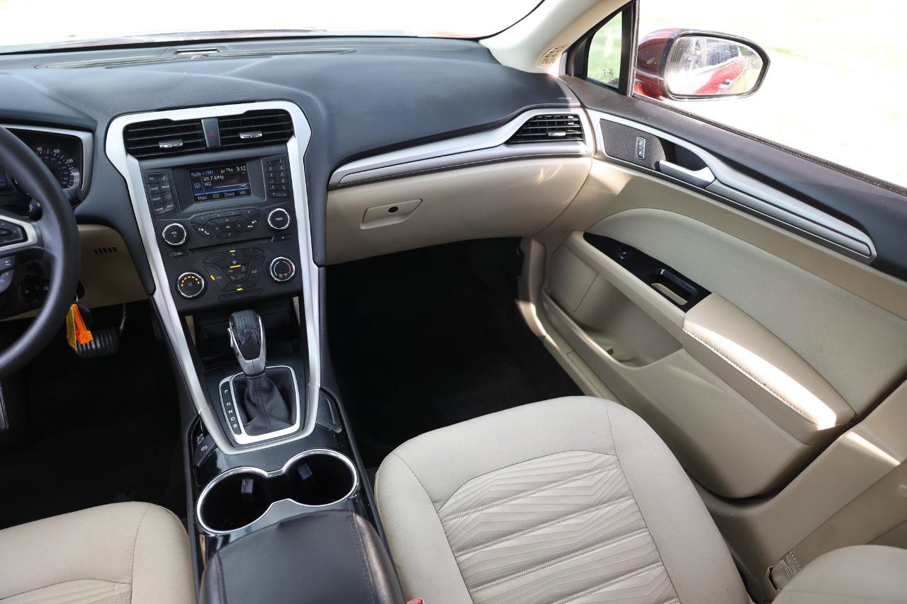 Used 2016 Ford Fusion SE FWD image 22