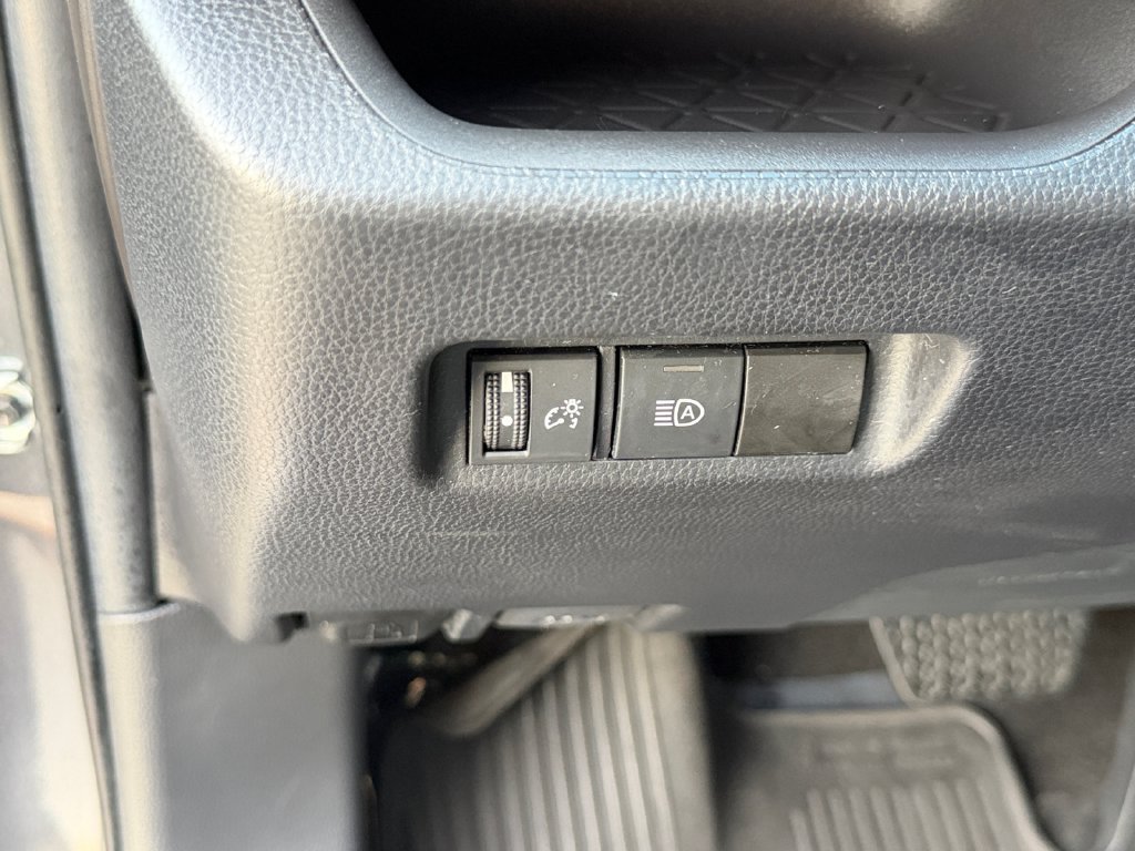 Used 2022 Toyota RAV4 LE AWD/4WD image 30