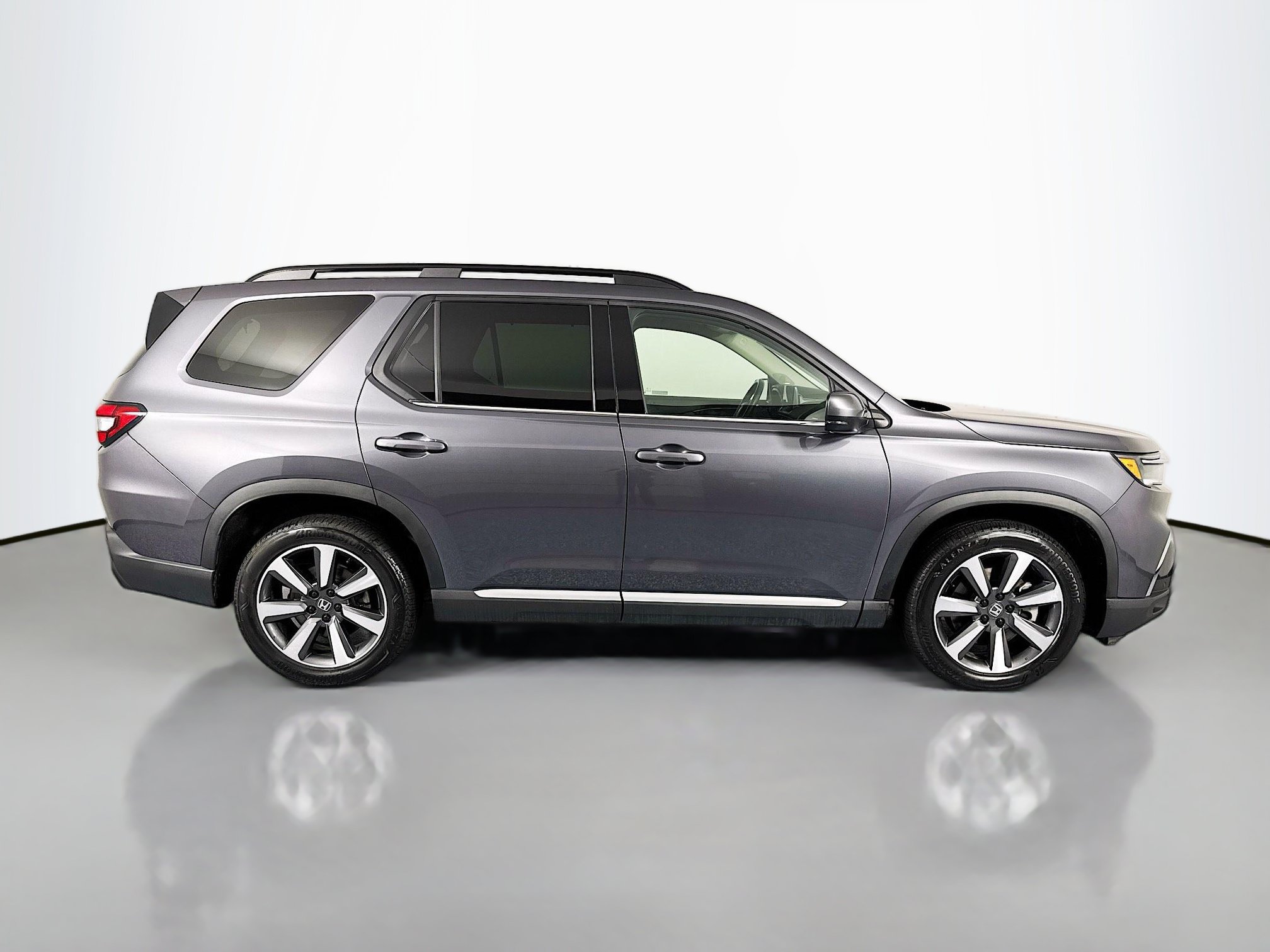 Certified 2023 Honda Pilot Touring image 4