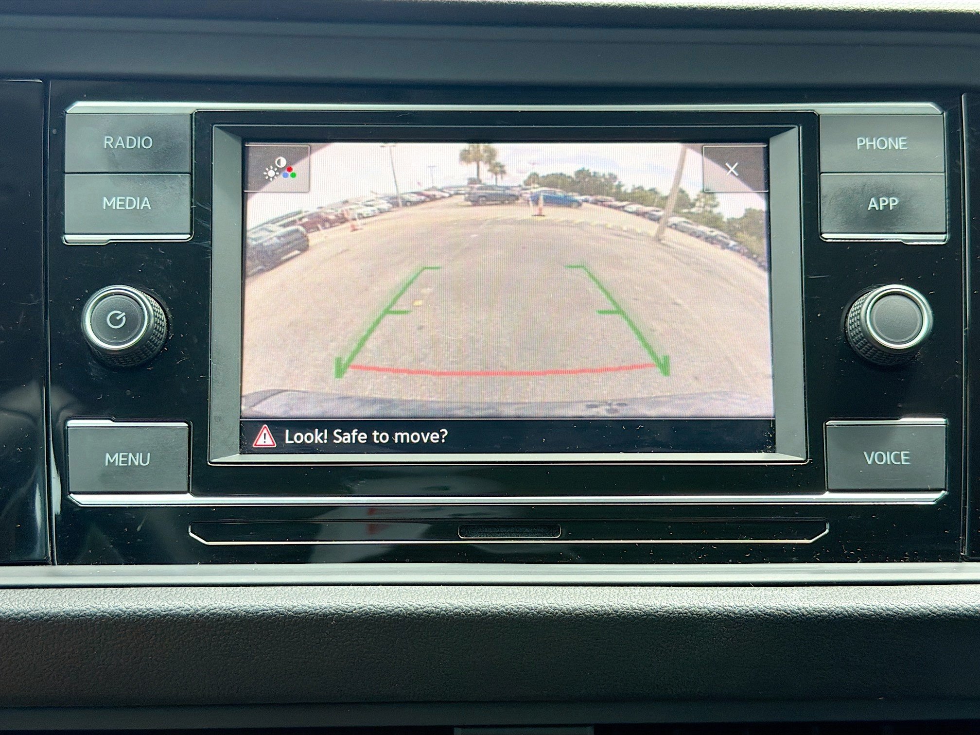 Used 2022 Volkswagen Jetta SE FWD image 29