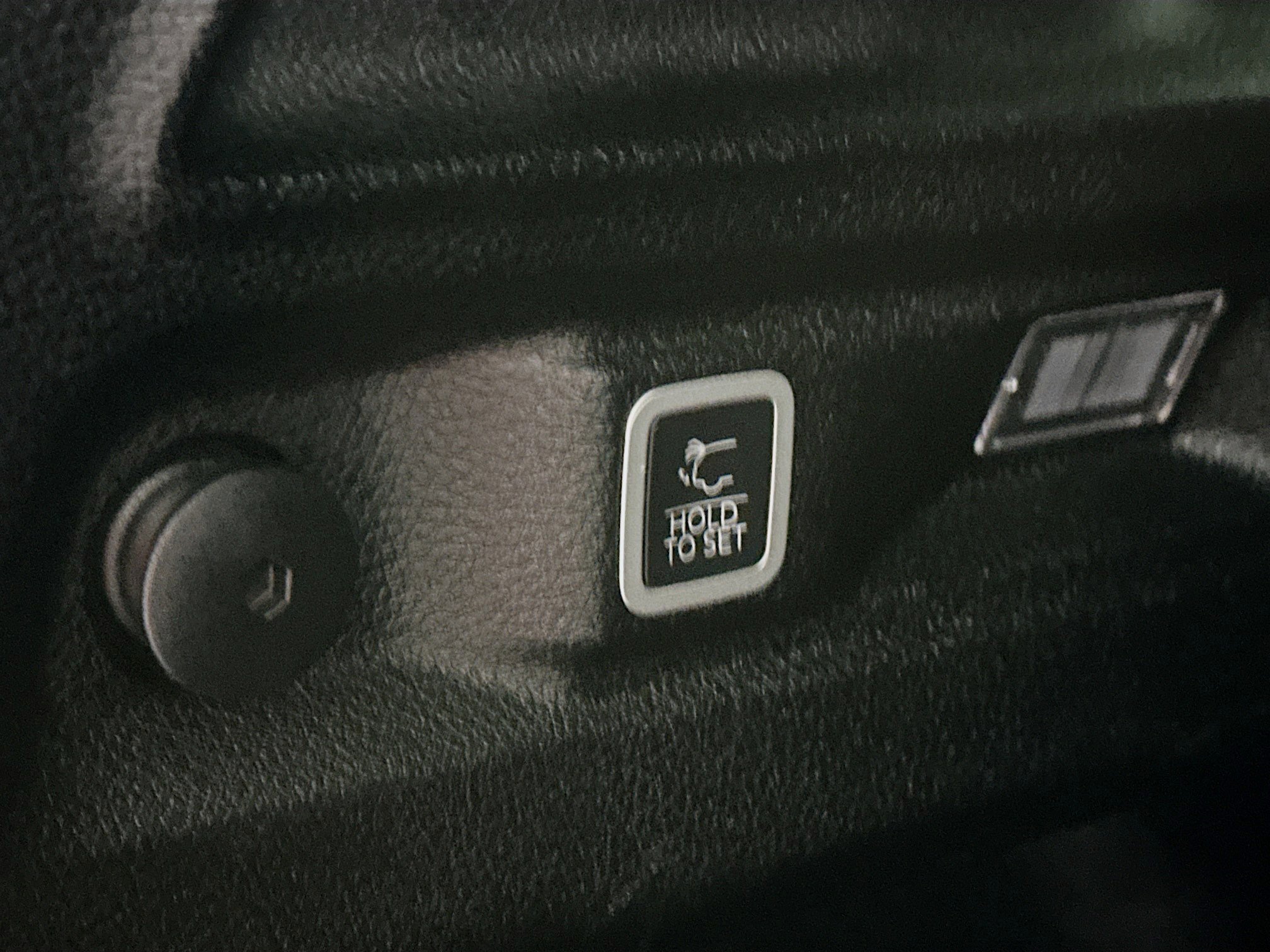 Used 2024 Jeep Grand Cherokee L Limited w/ Luxury Tech Group II image 33