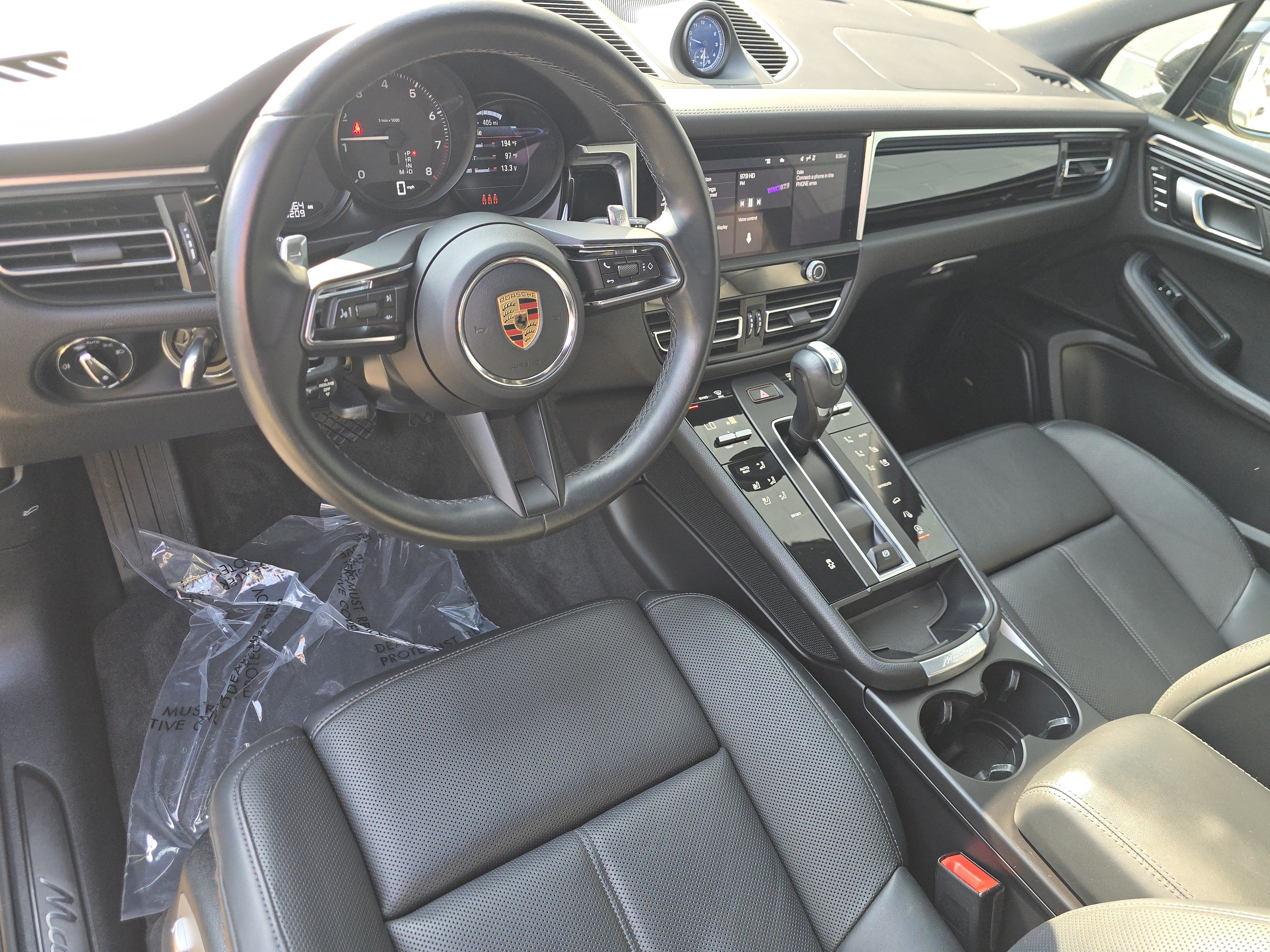 Certified 2023 Porsche Macan AWD/4WD image 4