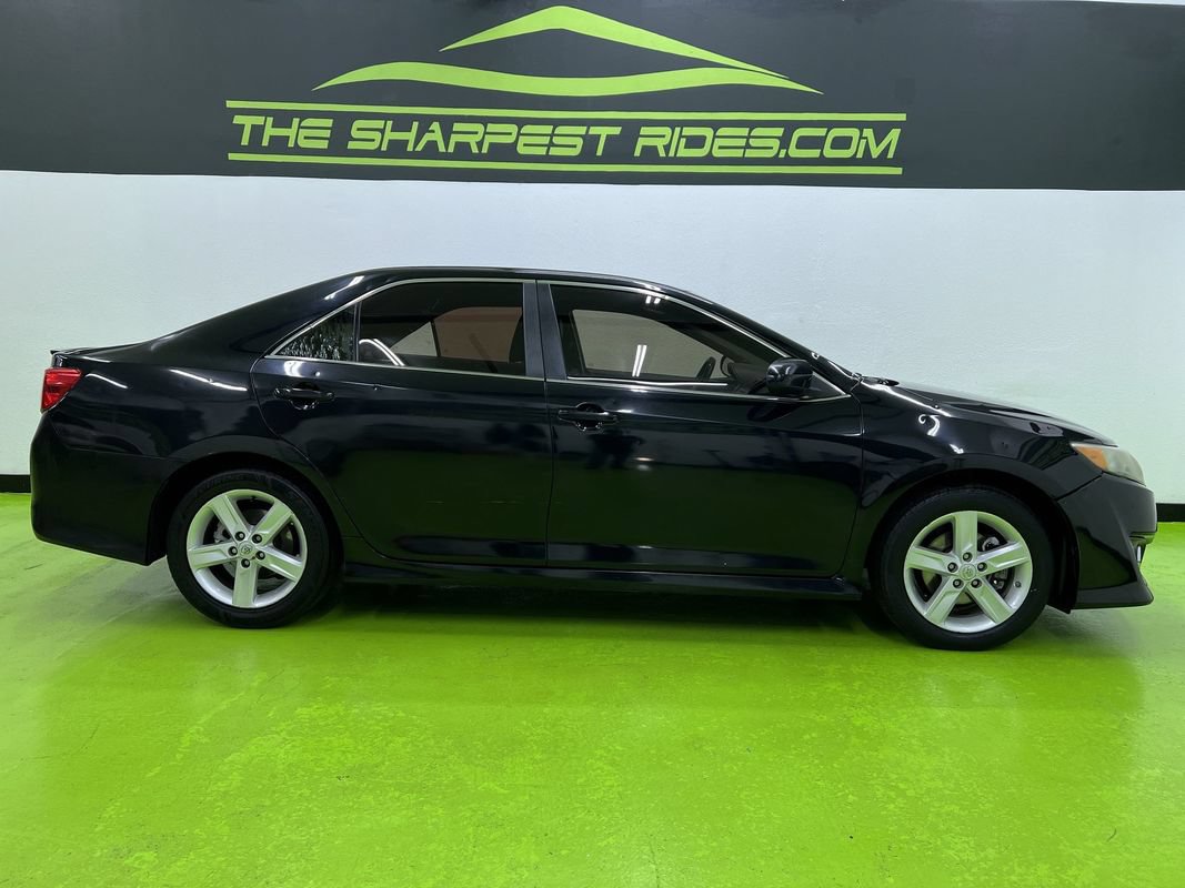 Used 2014 Toyota Camry SE FWD image 11