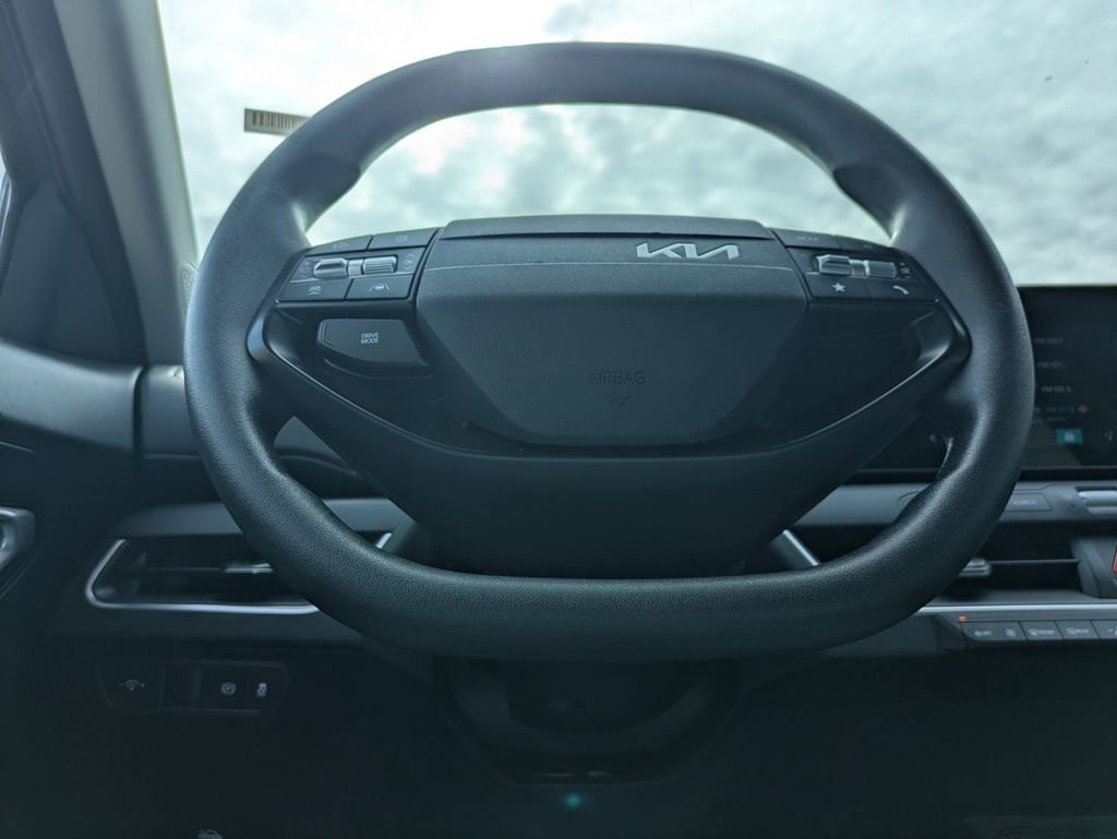 Used 2025 Kia K4 LXS image 21