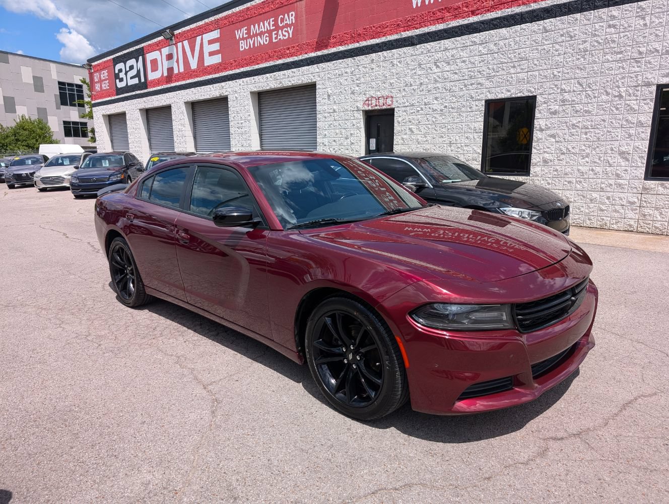 Used 2017 Dodge Charger SE w/ Blacktop Package RWD image 1