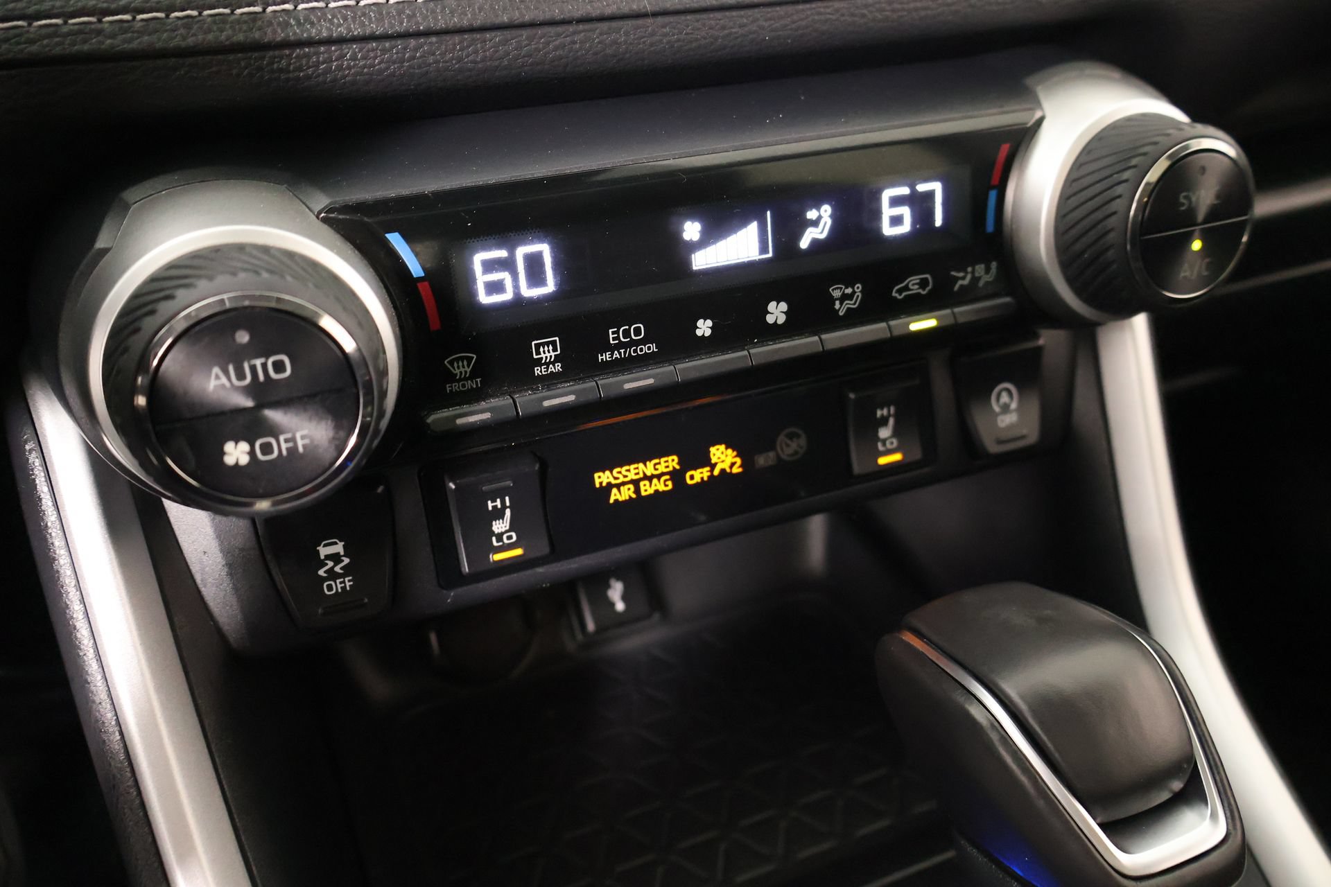 Used 2020 Toyota RAV4 XLE Premium AWD/4WD image 7