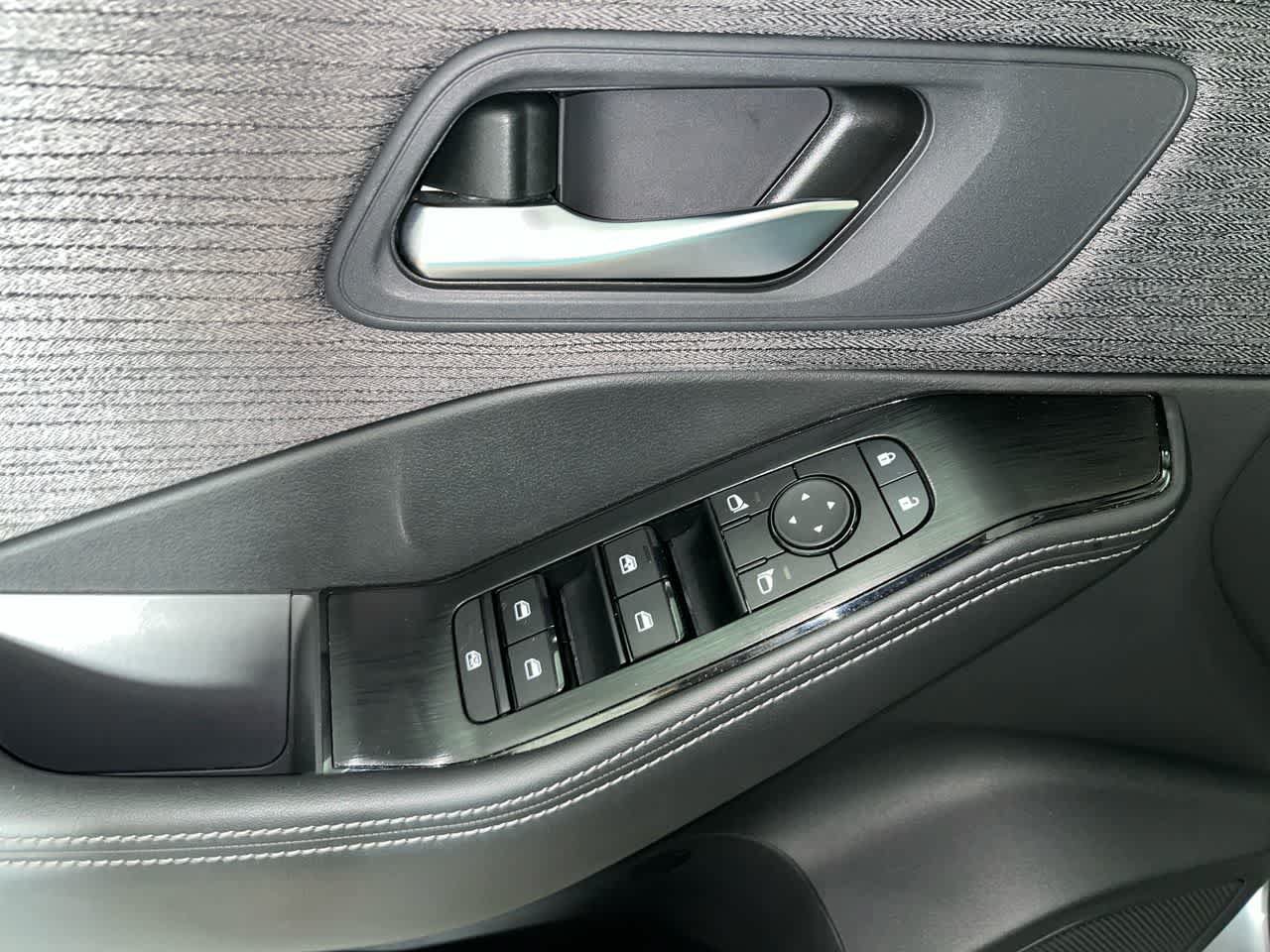 Used 2022 Nissan Rogue SV AWD/4WD image 13