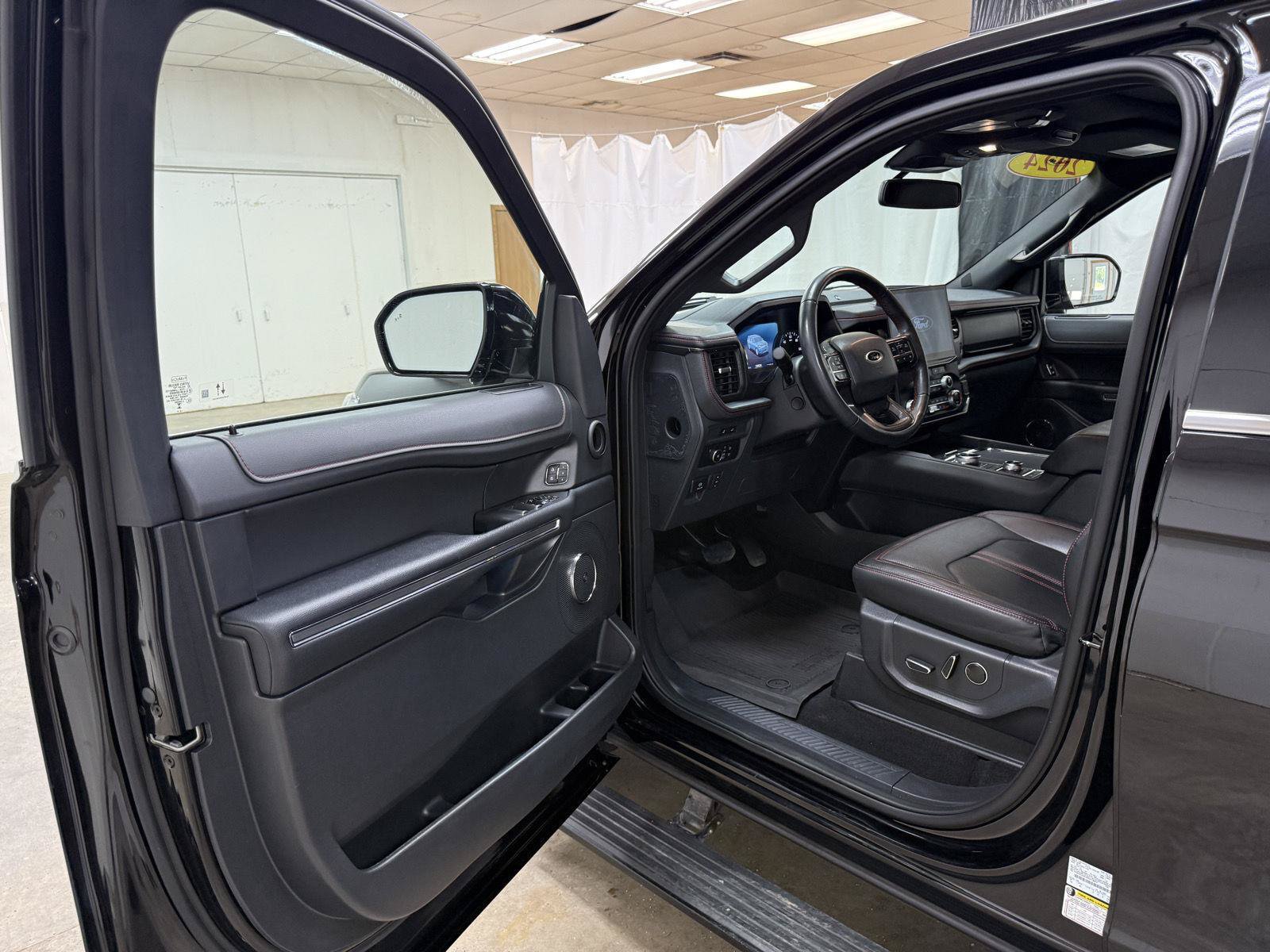 Used 2024 Ford Expedition Max Limited AWD/4WD image 9