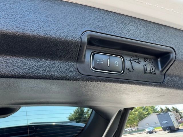 Used 2023 Ford Explorer XLT w/ Equipment Group 202A image 14