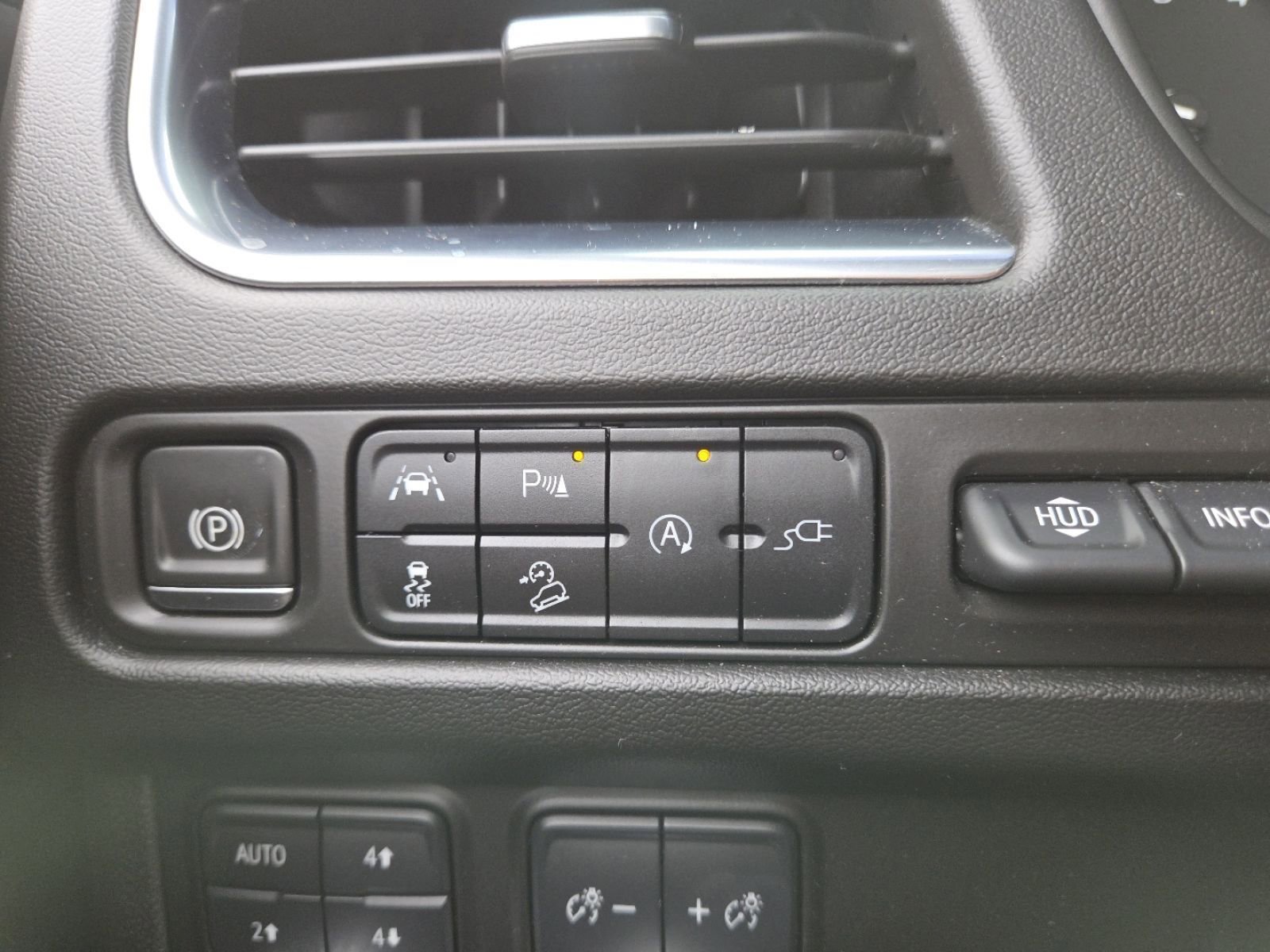 Used 2021 GMC Yukon AT4 w/ Technology Package image 31