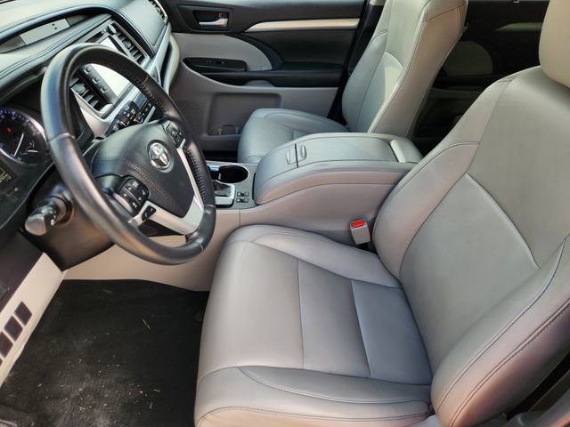 Used 2019 Toyota Highlander XLE image 11
