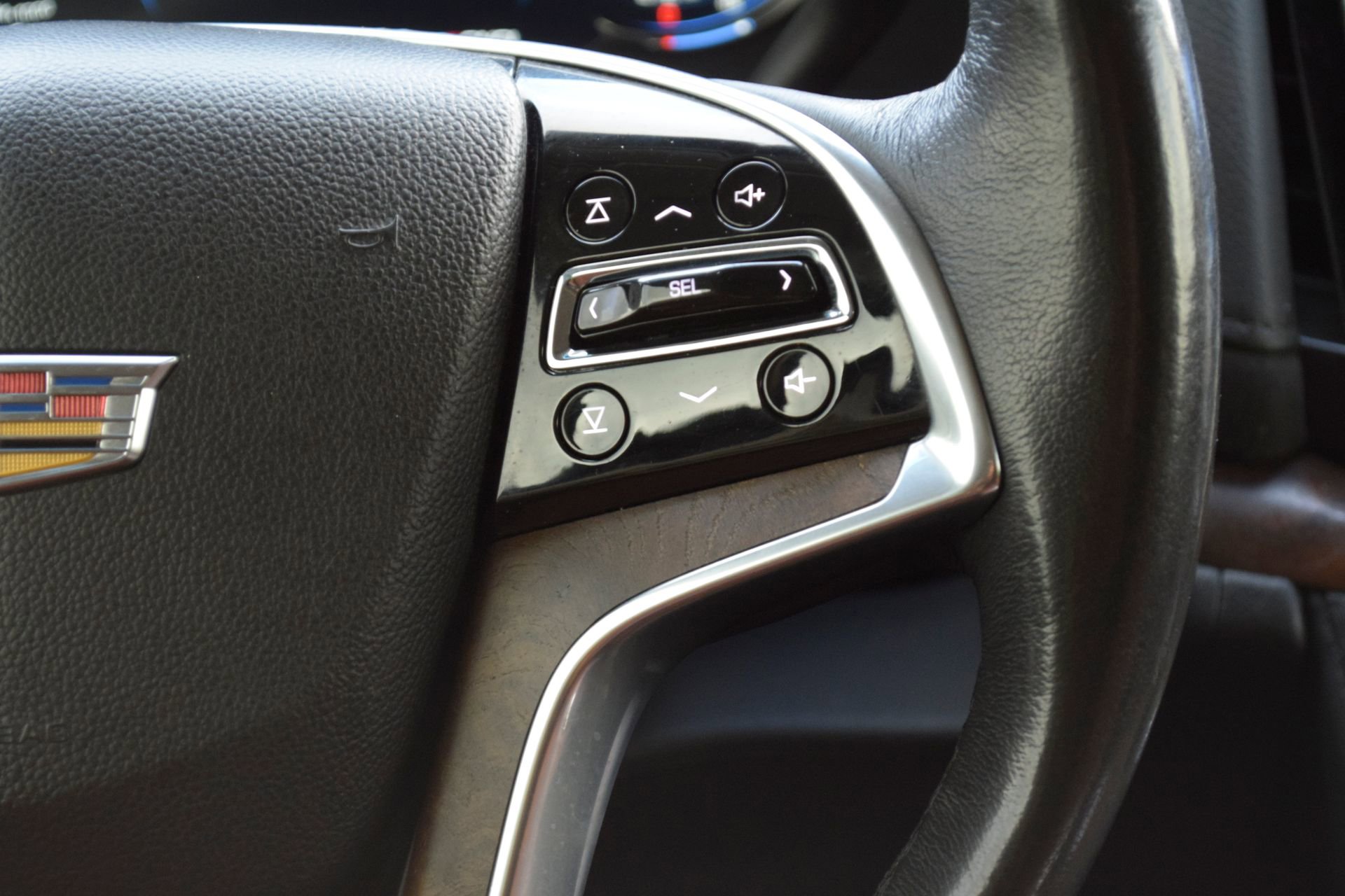 Used 2019 Cadillac Escalade ESV Luxury RWD image 10