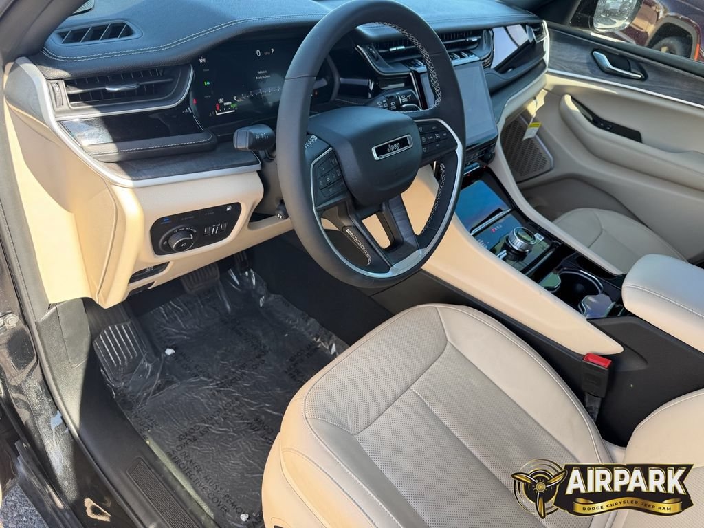 New 2023 Jeep Grand Cherokee 4WD 4xe w/ Luxury Tech Group II image 11