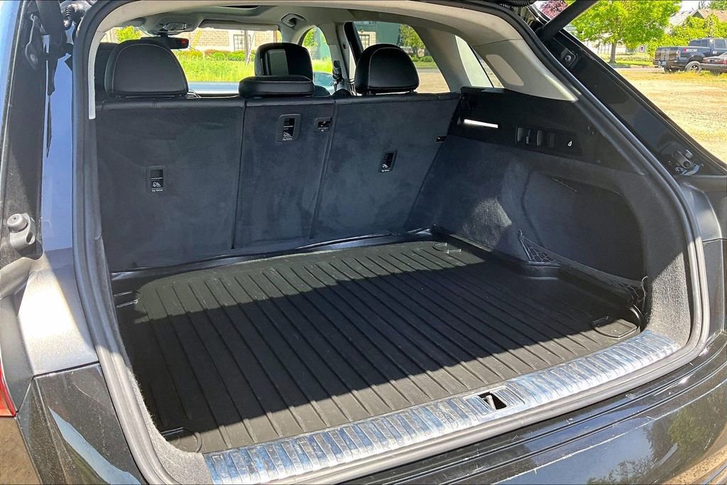 Used 2019 Audi e-tron Prestige w/ Prestige Package AWD/4WD image 35
