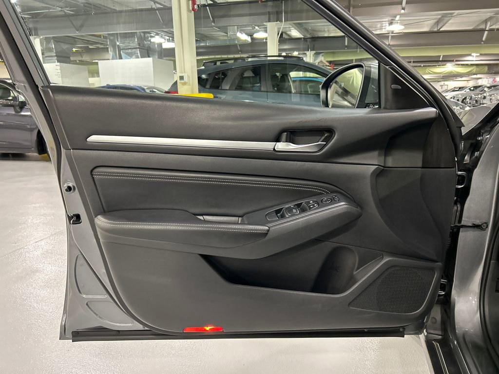 Used 2019 Nissan Altima 2.5 SL FWD image 9