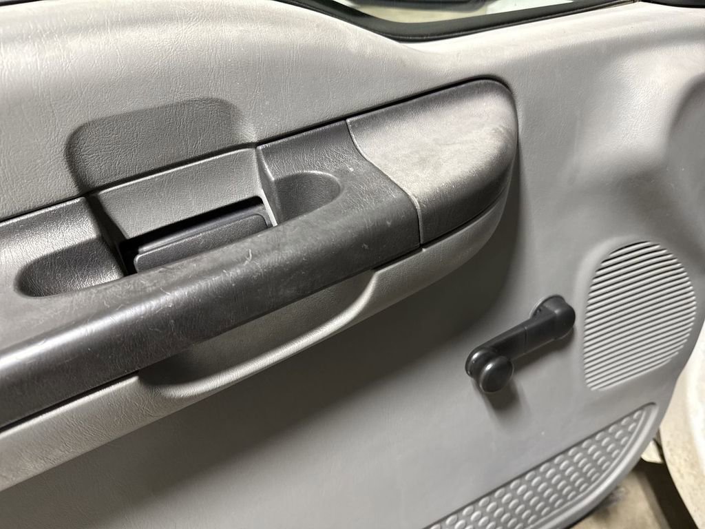 Used 2006 Ford F350 XL image 19