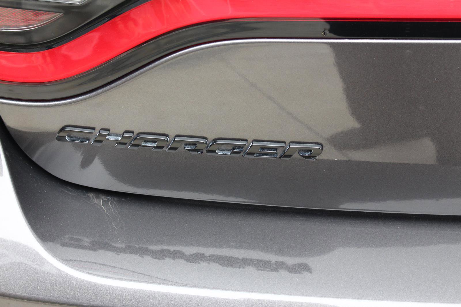 Used 2018 Dodge Charger SXT w/ Blacktop Package image 10