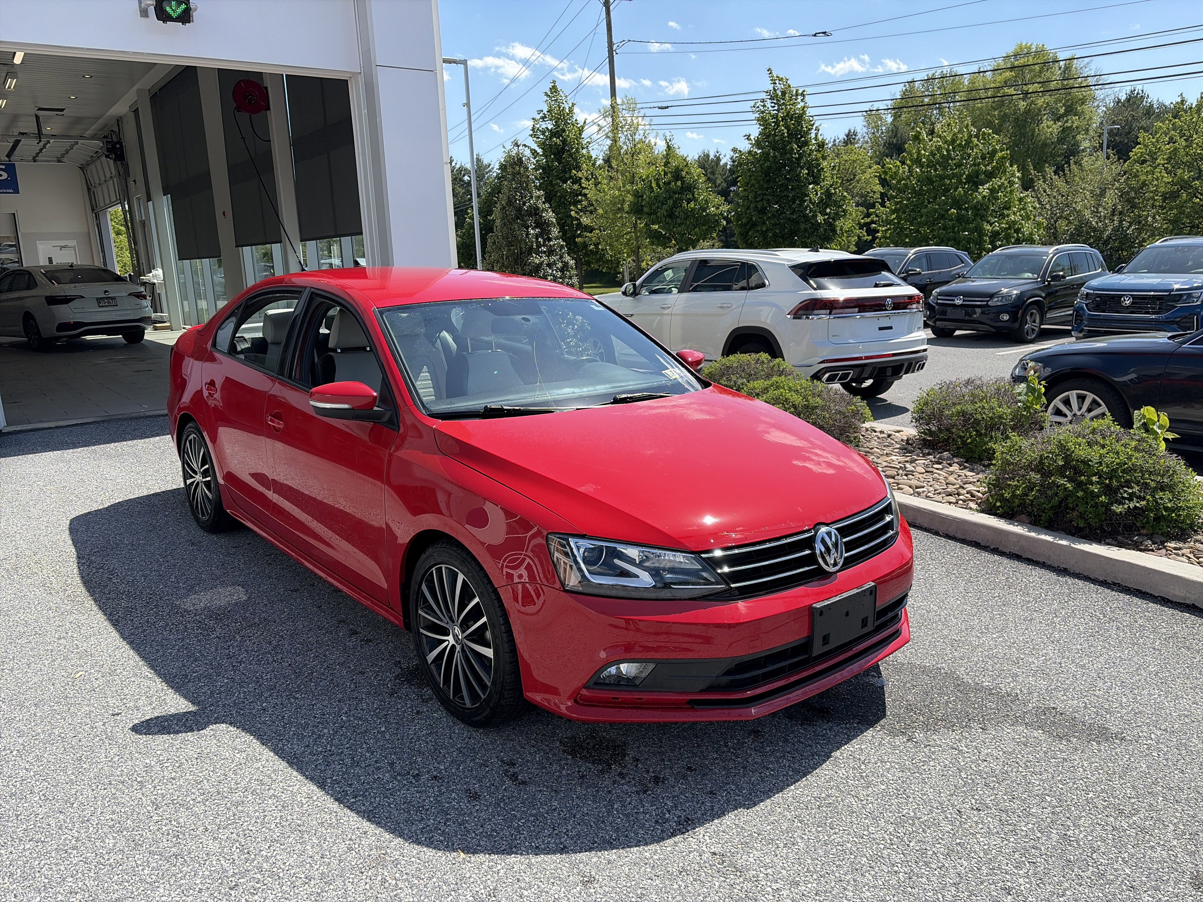 Used 2016 Volkswagen Jetta Sport w/ Lighting Package FWD image 3