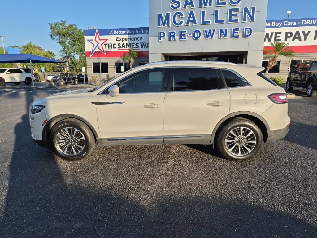 Used 2023 Lincoln Nautilus AWD w/ Premium Package image 2