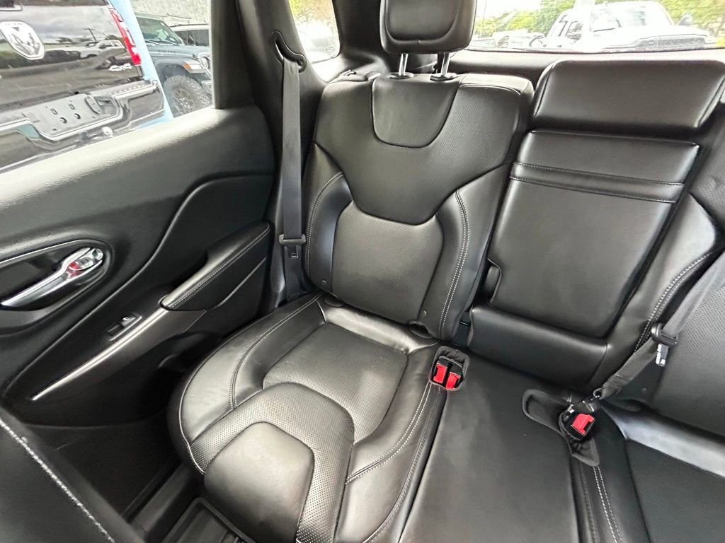 Used 2019 Jeep Cherokee Limited image 12