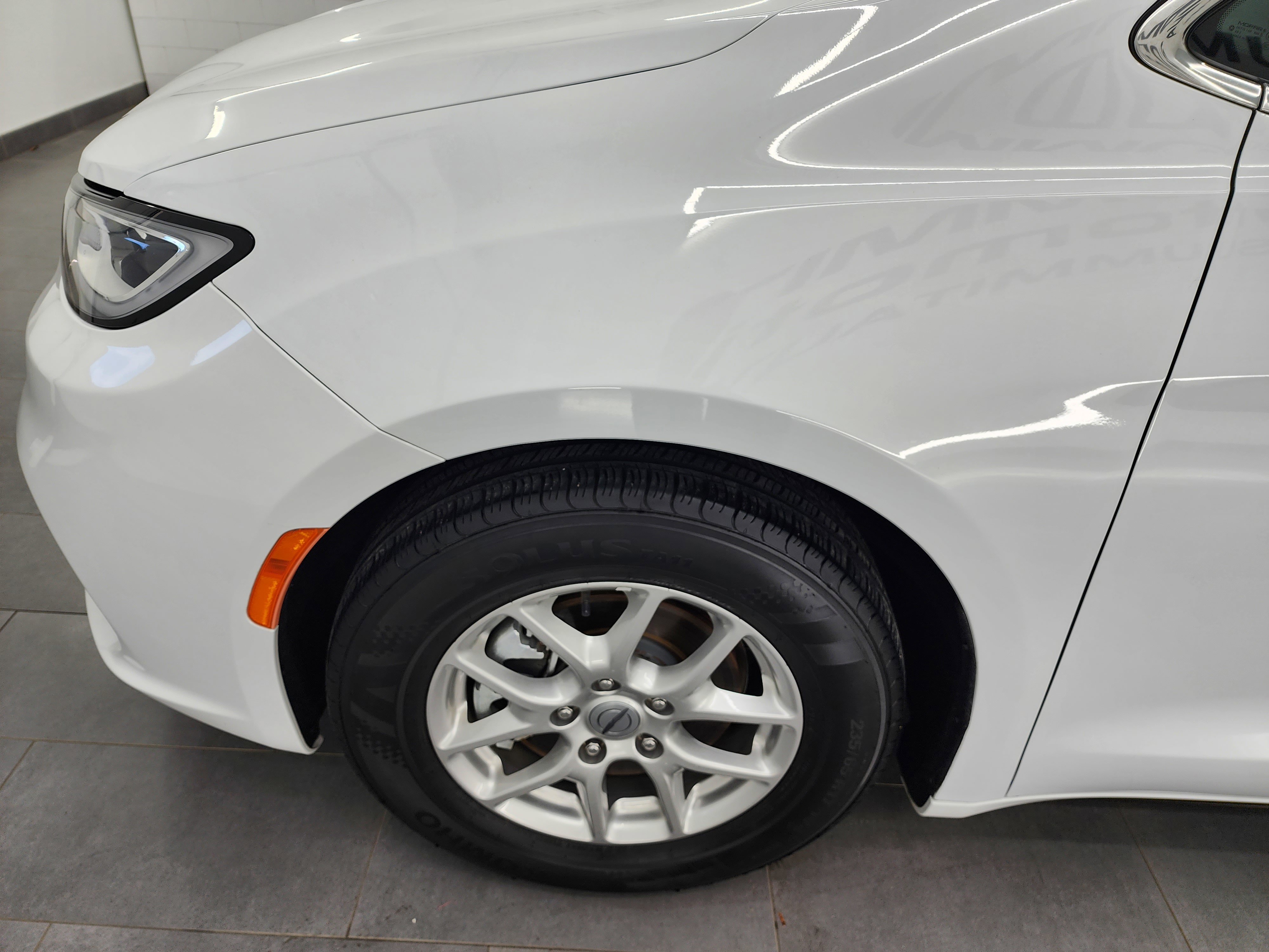 Used 2024 Chrysler Pacifica Touring-L image 34