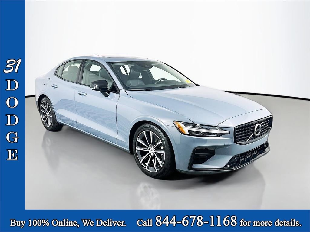 Used 2022 Volvo S60 B5 Momentum image 1