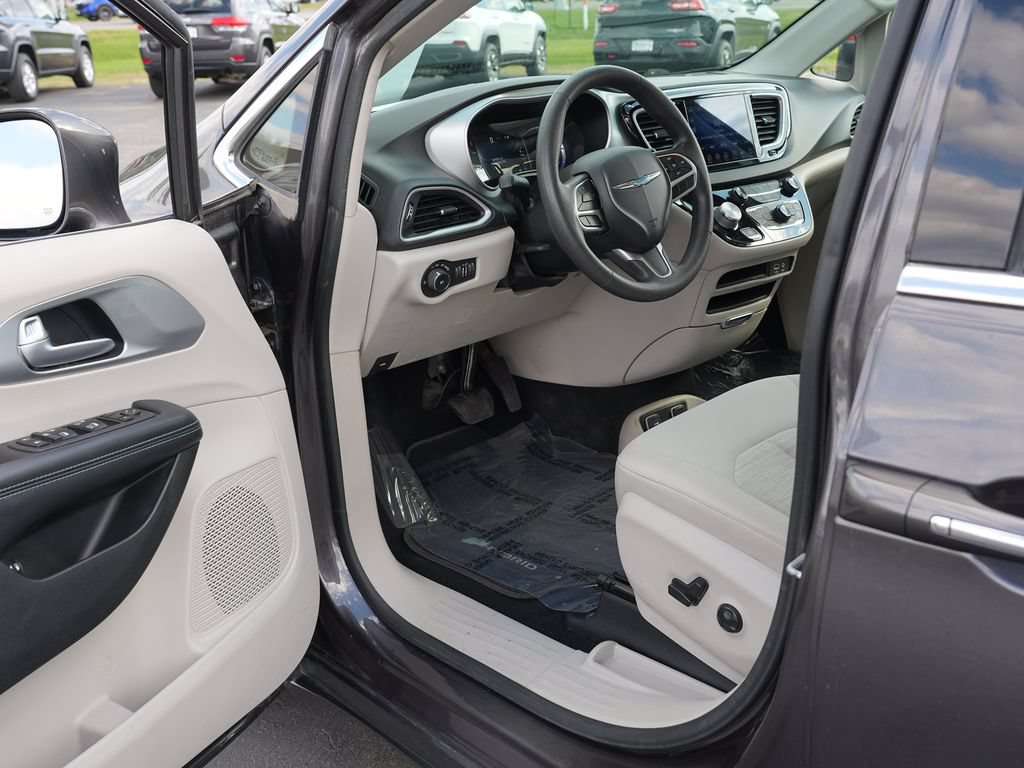 Used 2017 Chrysler Pacifica Touring Plus FWD image 13