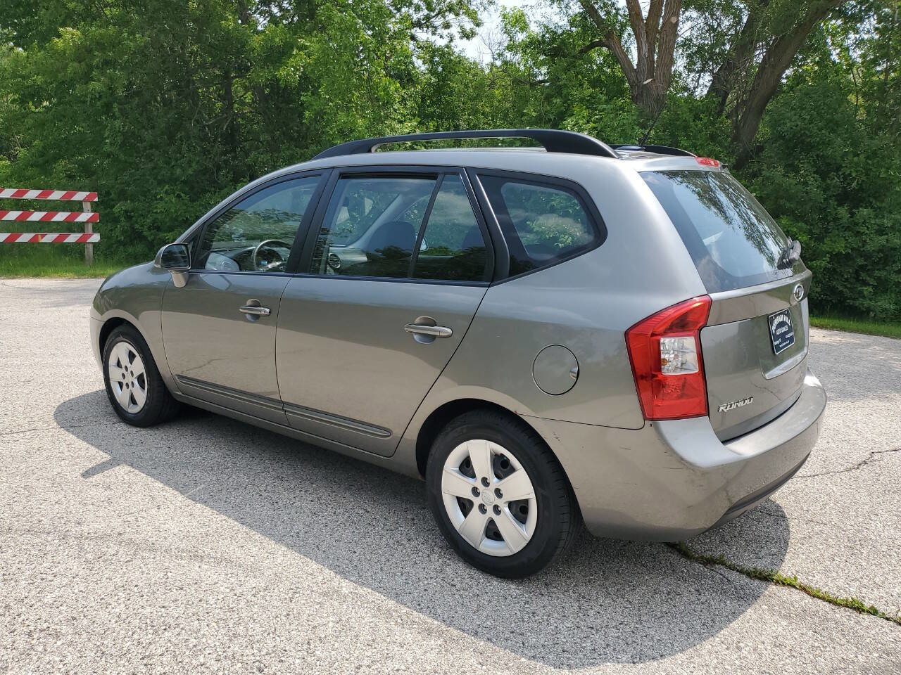 Used 2009 Kia Rondo LX image 4