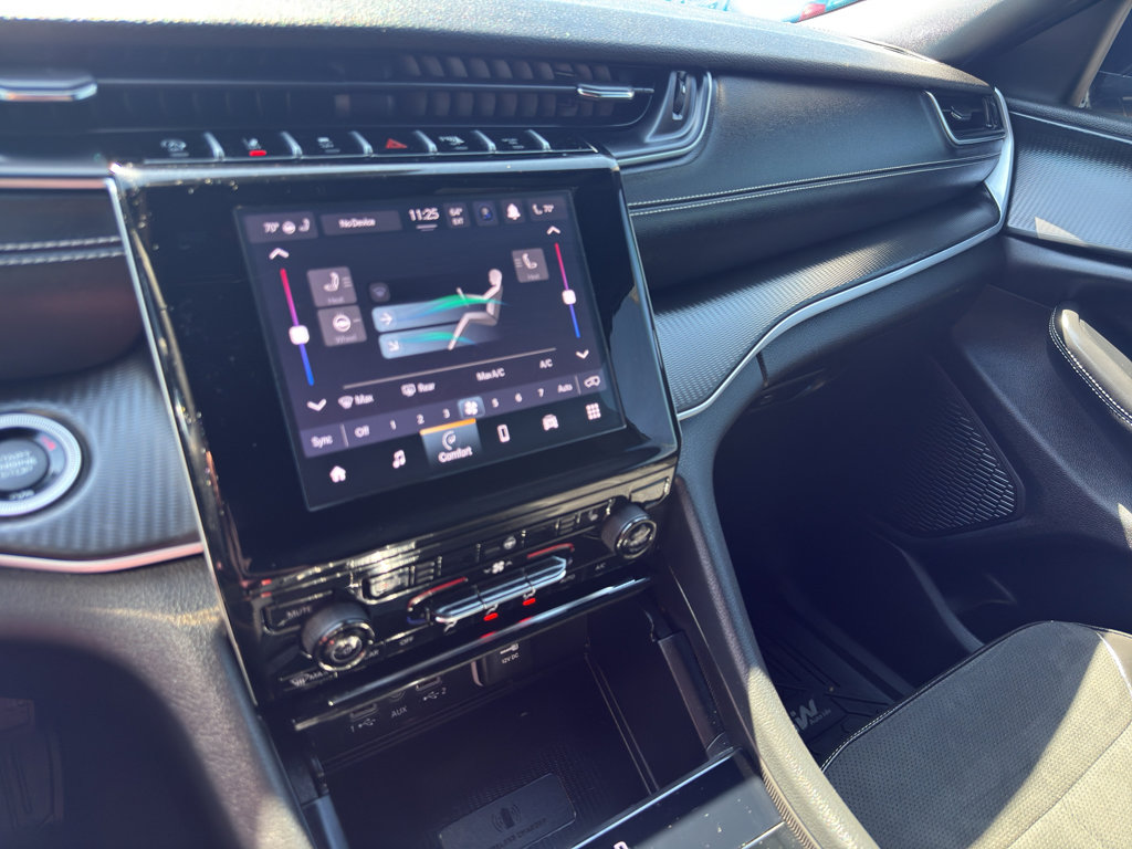 Used 2024 Jeep Grand Cherokee Altitude AWD/4WD image 20