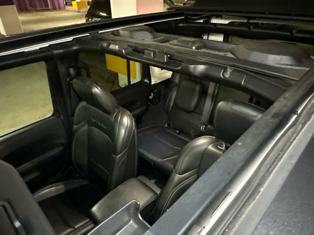 Used 2022 Jeep Wrangler Unlimited Sahara w/ Cold Weather Group image 33