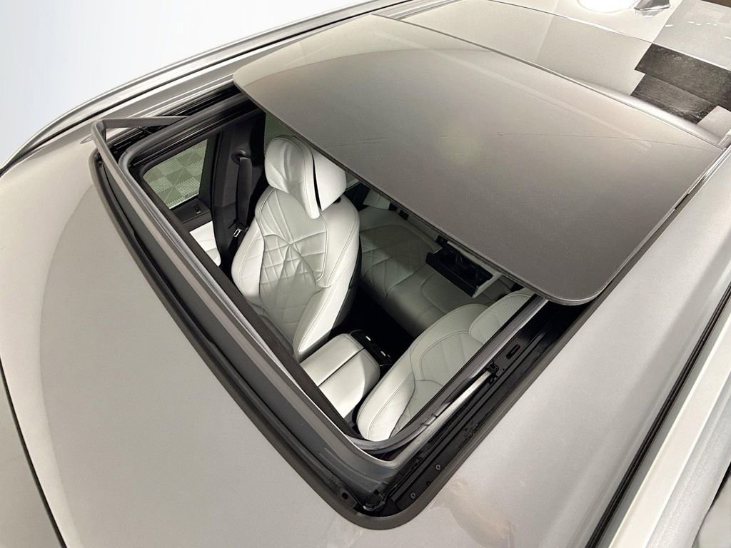 Used 2026 BMW X5 sDrive40i w/ Executive Package image 23