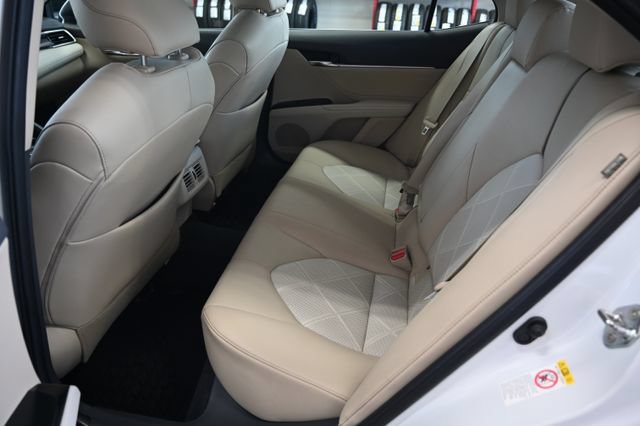 Used 2018 Toyota Camry XLE FWD image 12