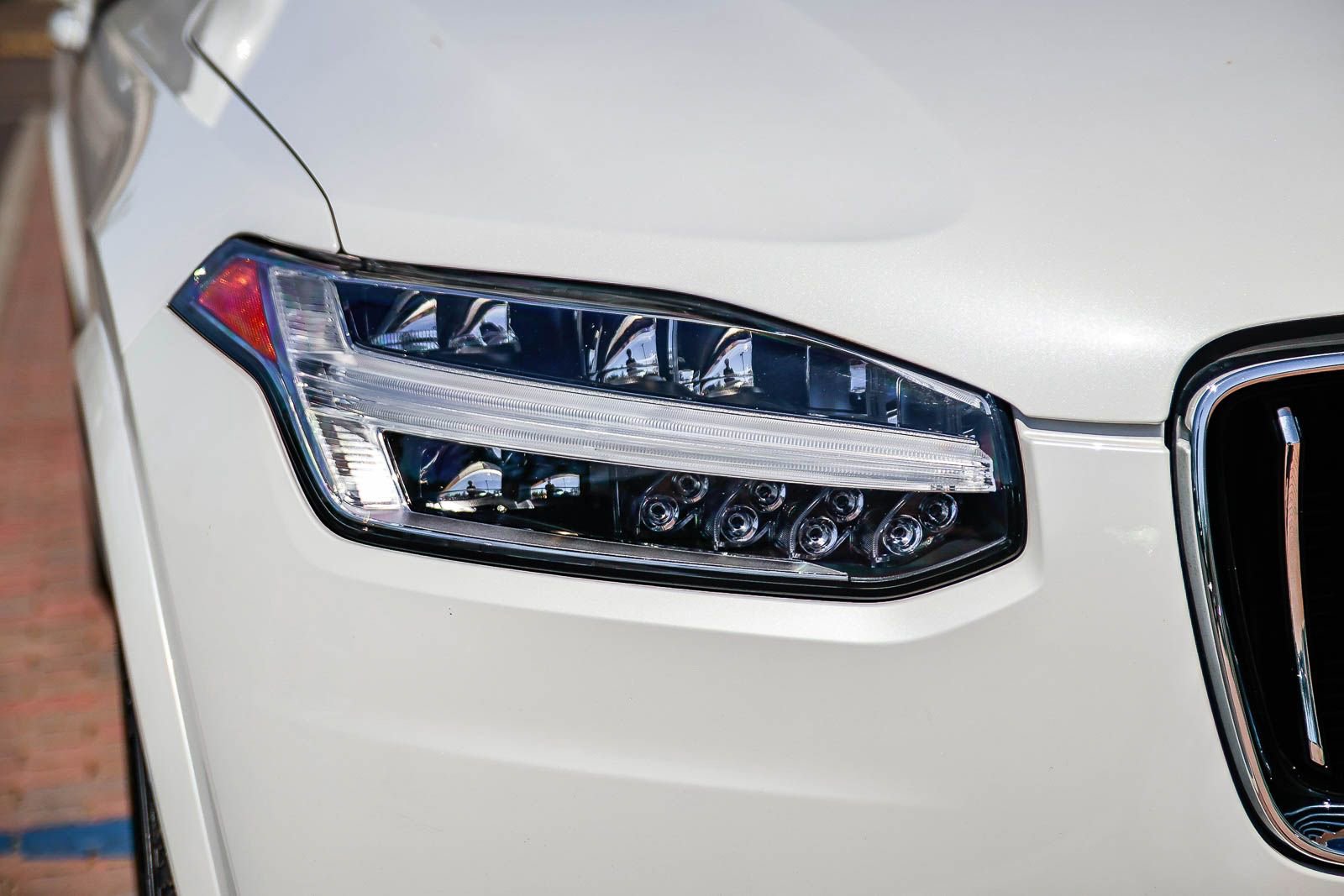 Used 2023 Volvo XC90 B5 Core image 11