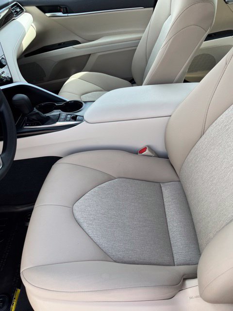 Used 2020 Toyota Camry LE FWD image 6