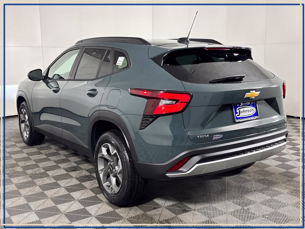 New 2026 Chevrolet Trax LT w/ LT Convenience Package FWD image 9