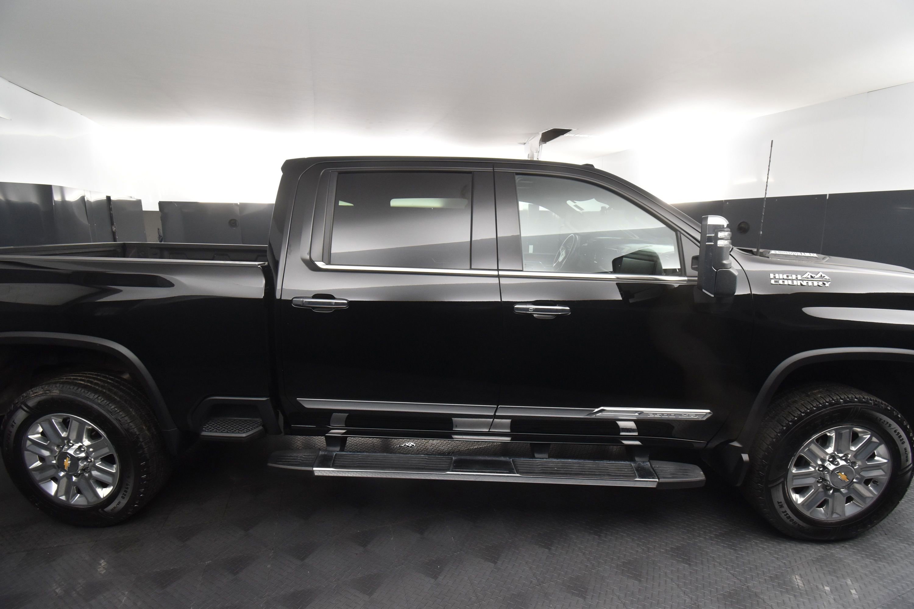 Used 2025 Chevrolet Silverado 2500 High Country w/ High Country Premium Package image 4