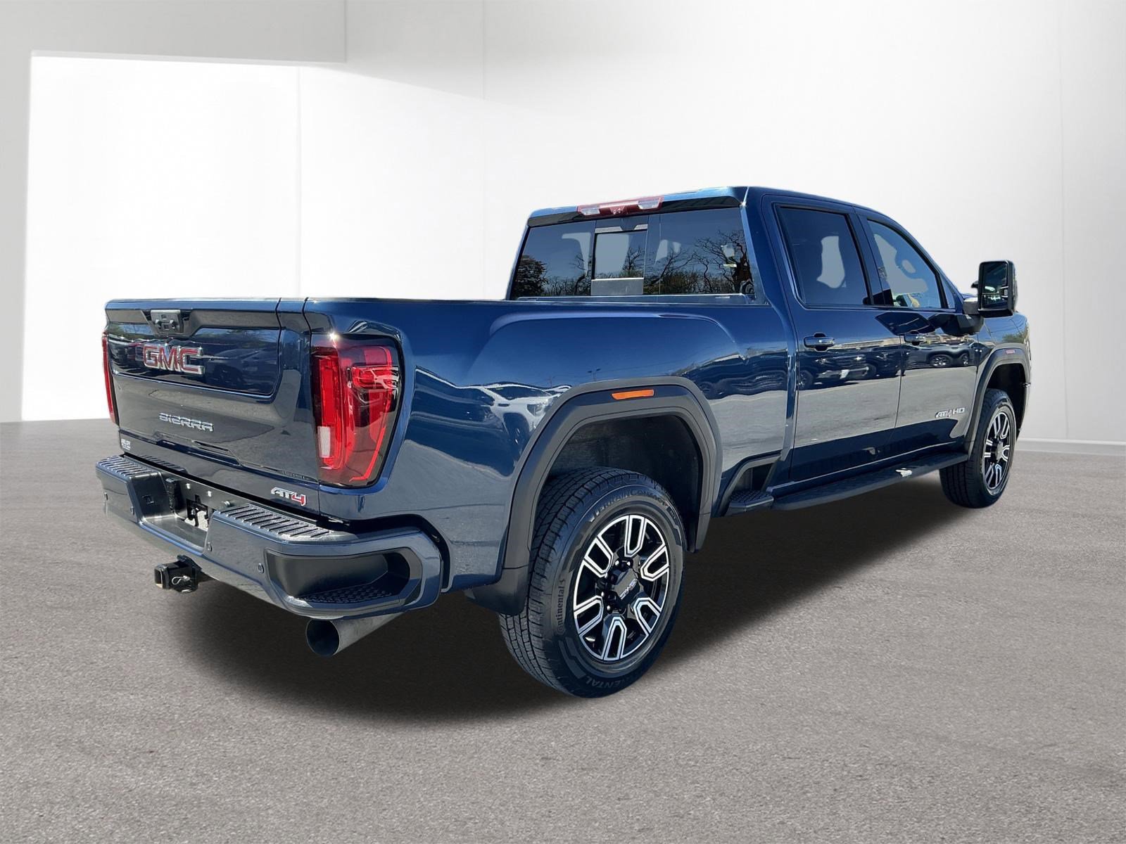 Used 2021 GMC Sierra 2500 AT4 w/ AT4 Premium Plus Package AWD/4WD image 3