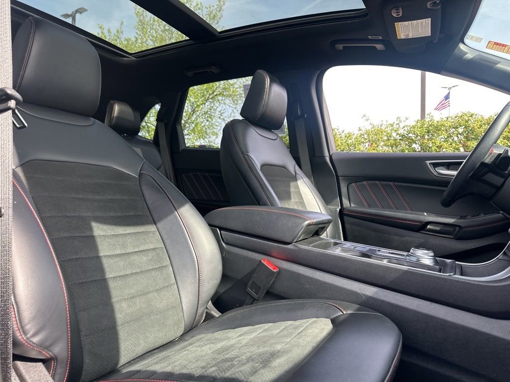 Used 2023 Ford Edge ST-Line w/ Class II Trailer Tow Package AWD/4WD image 26