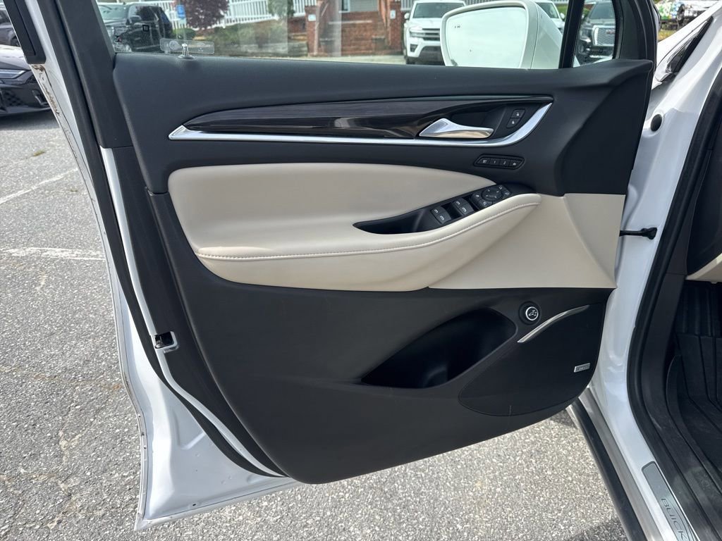 Used 2018 Buick Enclave Premium image 28