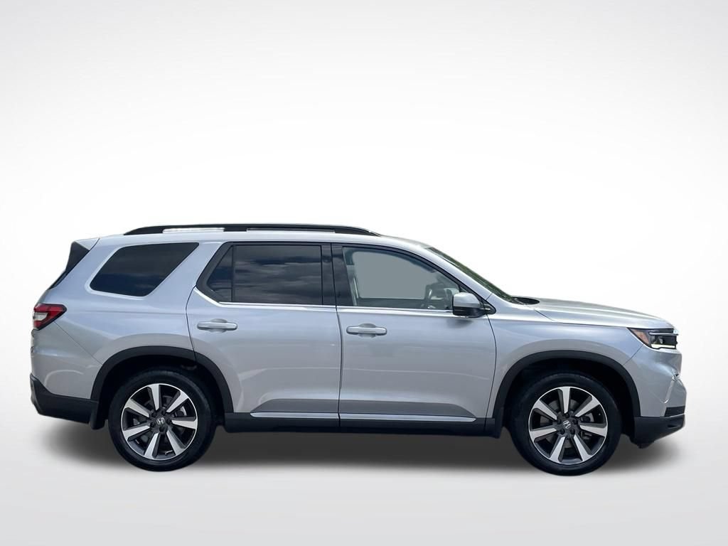 Certified 2025 Honda Pilot Touring image 11