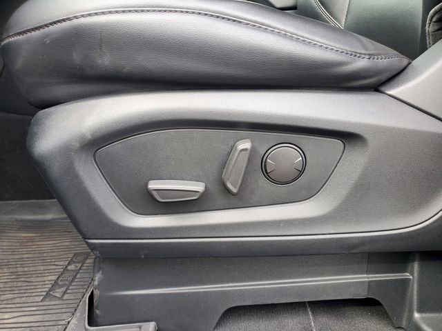 Used 2022 Ford Explorer XLT w/ Equipment Group 202A image 6