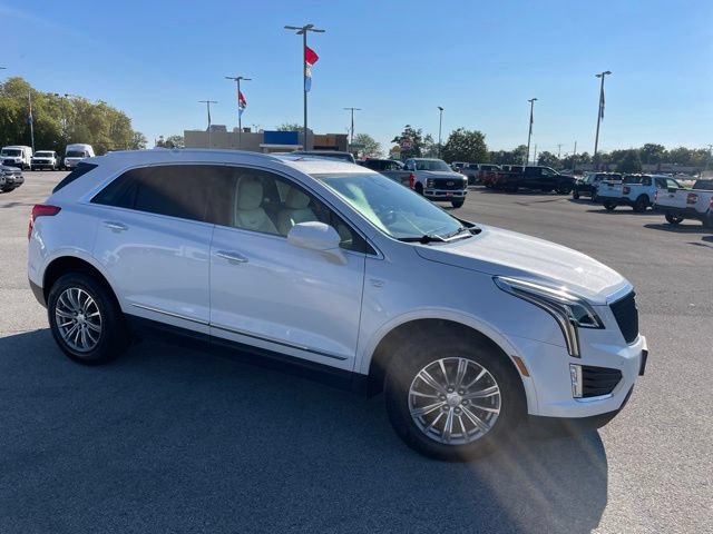 Used 2017 Cadillac XT5 Luxury w/ Driver Awareness Package AWD/4WD image 2