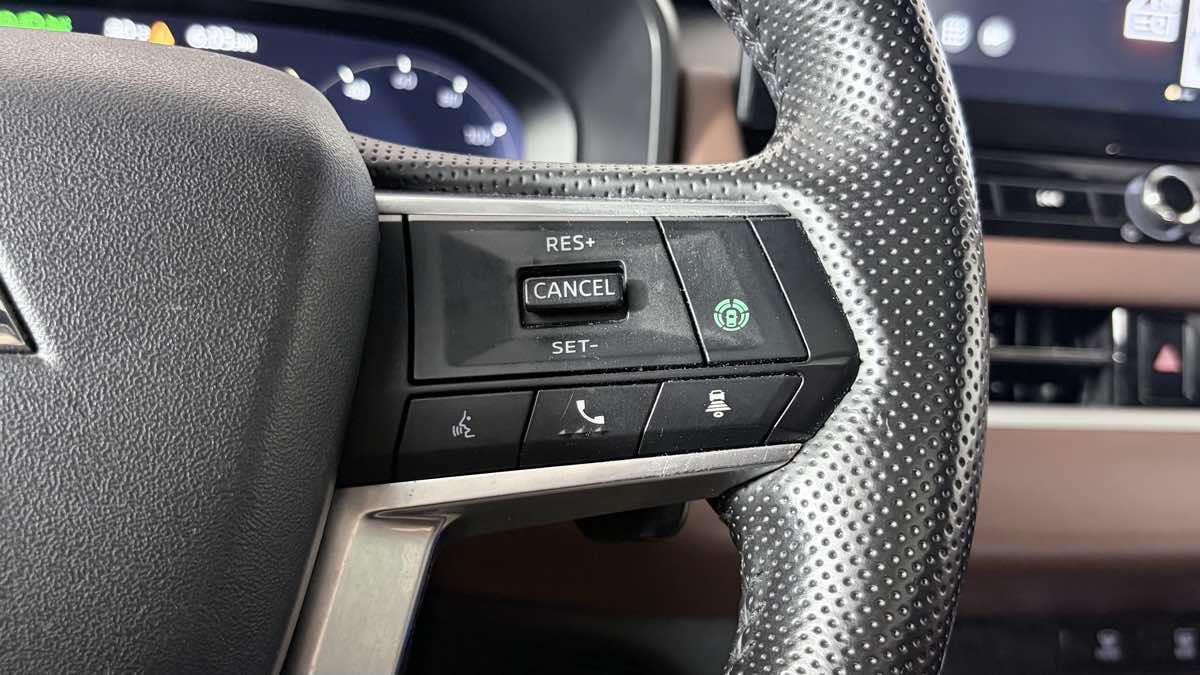 Used 2025 Mitsubishi Outlander SEL AWD/4WD image 17