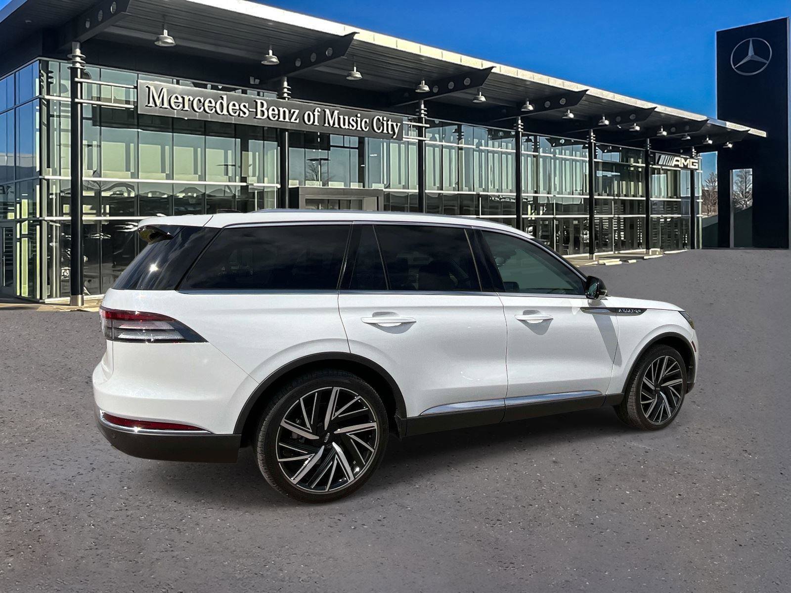 Used 2025 Lincoln Aviator Reserve w/ Equipment Group 201A AWD/4WD image 3