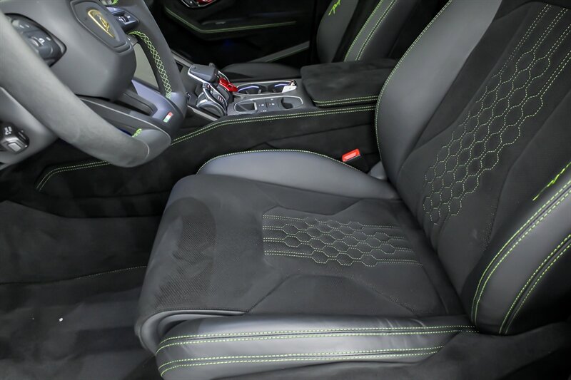 Used 2024 Lamborghini Urus Performante AWD/4WD image 23
