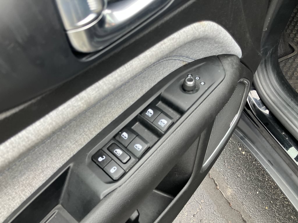Used 2025 Jeep Compass Latitude w/ Sun & Sound Group AWD/4WD image 13