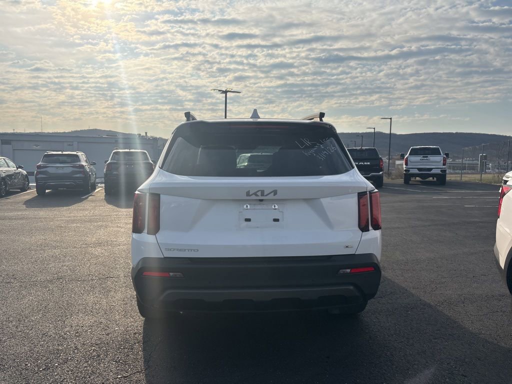 Certified 2023 Kia Sorento X-Line EX image 4