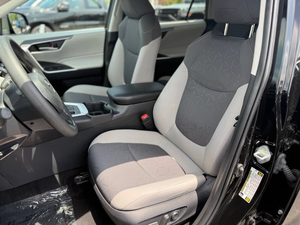 Used 2024 Toyota RAV4 XLE AWD/4WD image 11