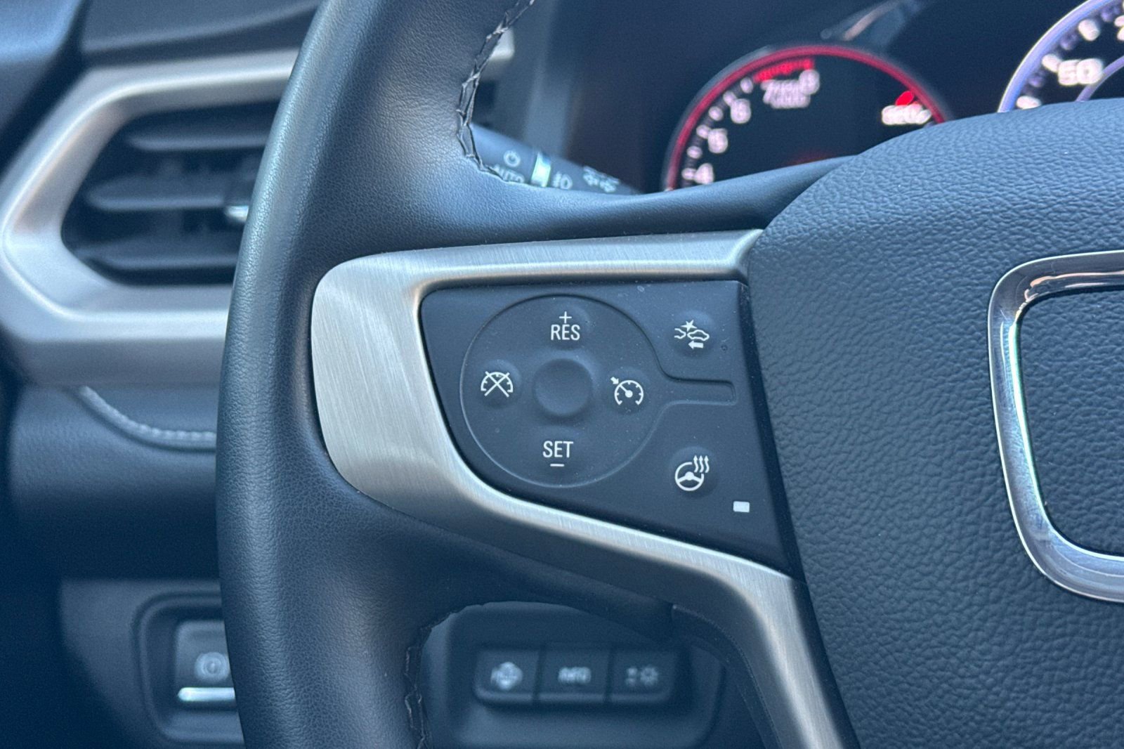 Used 2023 GMC Acadia Denali w/ Black Diamond Edition image 35